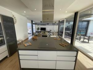 A kitchen or kitchenette at Eslanzarote Eco Villa Tony, heated pool, jacuzzi, Sat tv, Super wifi