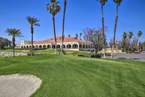 En have udenfor Golf Course View and Pool Access Palm Desert Condo