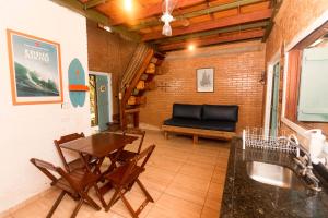 Uma TV ou centro de entretenimento em Green Haven Hostel