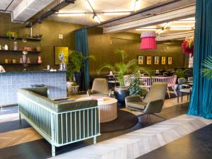 a lobby of a restaurant with chairs and tables at Lux Studio Apartment @ Hallmark House in Johannesburg