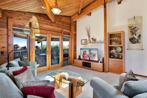 a living room with couches and a tv at Hale O' Waikoloa in Waikoloa