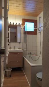 a bathroom with a tub and a sink and a toilet at PARADISKI-BELLE PLAGNE, Altitude 2050m, APPART skis aux pieds 4 personnes in La Plagne Tarentaise +31 photos