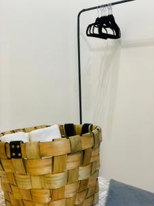 a basket with pillows in a room with a wall at Puente Miraflores in Córdoba