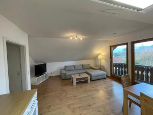 a living room with a couch and a table at Ferienwohnung an der romantischen Straße direkt A3 und A81 in Eisingen