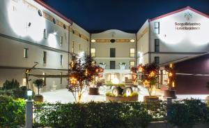 a rendering of the exterior of a hotel at night at Hotel Borgo Brianteo in Ponte San Pietro