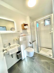 a bathroom with a toilet sink and a shower at Fischerbude in Büsum