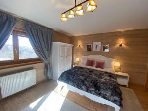 Postel nebo postele na pokoji v ubytování Carpathian Log Home