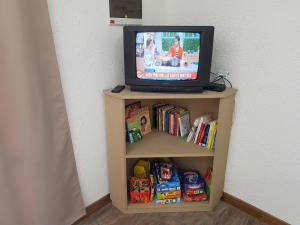 TV a/nebo společenská místnost v ubytování Cabaña La Antonia 2