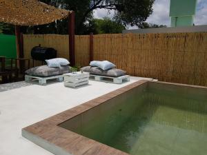 Bazén v ubytování Cabaña La Antonia 2 nebo v jeho okolí