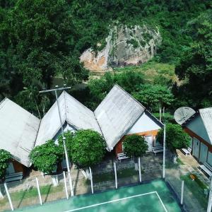 an overhead view of a house with a tennis court at hotel fazenda vale real in Nova Petrópolis