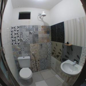 Hostel FreeDive Inn tesisinde bir banyo