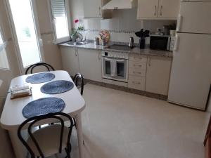Kuchyň nebo kuchyňský kout v ubytování Apartamento Puerto de Foz