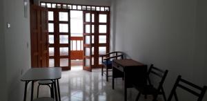 Posezení v ubytování Apartamentos con estacionamiento cerca al parque