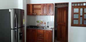 Kuchyň nebo kuchyňský kout v ubytování Apartamentos con estacionamiento cerca al parque