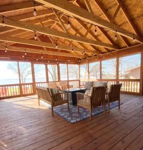 Gallery image of Jewell of Eufaula! Lake view, hot tub, and firepit! in Canadian