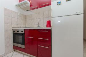 Η κουζίνα ή μικρή κουζίνα στο Apartments Kirigin