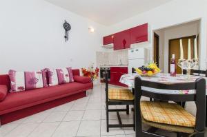 Η κουζίνα ή μικρή κουζίνα στο Apartments Kirigin