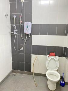 a bathroom with a shower with a toilet at Azzalea Terrace House @ Golden Hills Night Market Cameron Highlands in Brinchang +18 photos