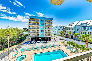 A view of the pool at Waterview Condo Unit 204 or nearby