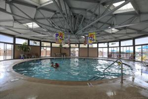 Bazén v ubytování Sea Watch Condos III nebo v jeho okolí