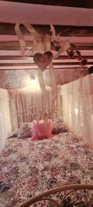 una mujer está saltando sobre una cama en Room in Guest room - Romantic Christmas at La Quinta de Malu, en Valera de Arriba