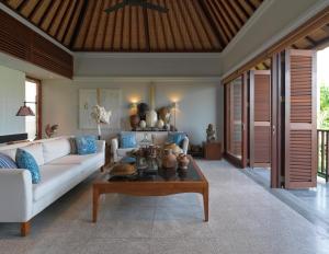 Posezení v ubytování The Legian Seminyak, Bali + 37 fotografií
