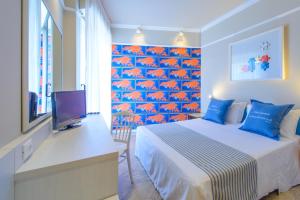 Postel nebo postele na pokoji v ubytování Admiral Art Hotel