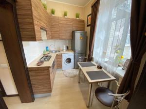 Una cocina o zona de cocina en KievApts Maydan Apartments