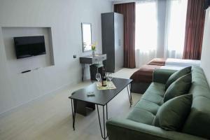 TV a/nebo společenská místnost v ubytování Апарт-отель Nine Rooms