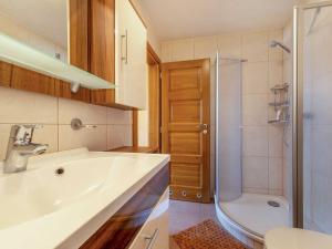 a bathroom with a sink and a shower at Ferienwohnung Lotse in Schaprode +14 photos
