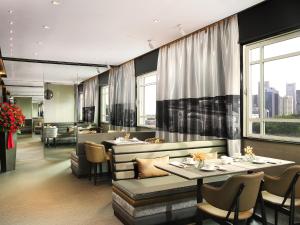 Restoranas ar kita vieta pavalgyti apgyvendinimo įstaigoje Rendezvous Hotel Singapore by Far East Hospitality