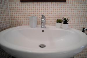 A bathroom at Il Casale del Duca - YourPlace Abruzzo