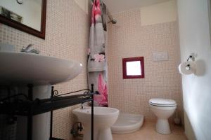 A bathroom at Il Casale del Duca - YourPlace Abruzzo