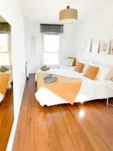 Llit o llits en una habitació de Ático mejores vistas al Pilar jacuzzi y garaje