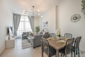 Gallery image of Stunning 1BR at Prime Views Meydan by Deluxe Holiday Homes in Dubai