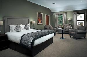 Voodi või voodid majutusasutuse Oranmore Lodge Hotel Conference And Leisure Centre Galway toas