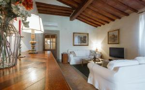 A bed or beds in a room at Duomo Vigna Nuova by Halldis