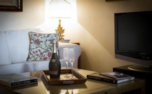 A seating area at Duomo Vigna Nuova by Halldis