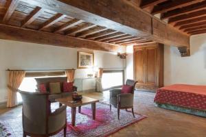 A bed or beds in a room at Duomo Vigna Nuova by Halldis
