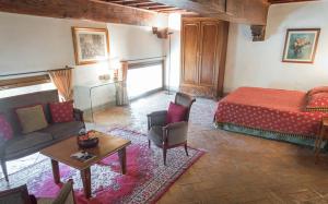 A bed or beds in a room at Duomo Vigna Nuova by Halldis