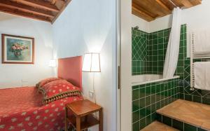 A bed or beds in a room at Duomo Vigna Nuova by Halldis