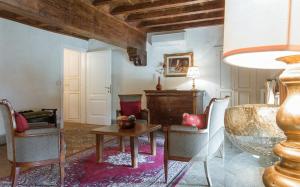 A seating area at Duomo Vigna Nuova by Halldis