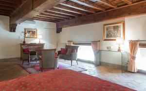A seating area at Duomo Vigna Nuova by Halldis