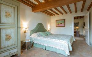A bed or beds in a room at Duomo Vigna Nuova by Halldis