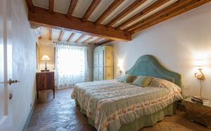 A bed or beds in a room at Duomo Vigna Nuova by Halldis