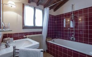 A bathroom at Duomo Vigna Nuova by Halldis Még 37 kép