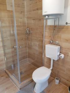 Phòng tắm tại Kuća za odmor Tupek
