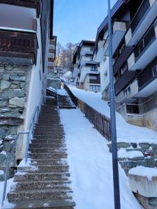 Studio in Zermatt mit toller Aussicht aufs Dorf v zimě