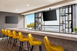 Televizorius ir (arba) pramogų centras apgyvendinimo įstaigoje Microtel Inn & Suites by Wyndham Antigonish