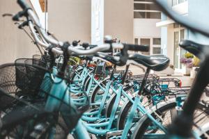 a bunch of bikes lined up in a row at Mosella Suite Hotel in Sottomarina